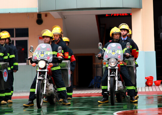 省消防總隊(duì)來訪贛州深聯(lián)線路板廠進(jìn)行安全稽查