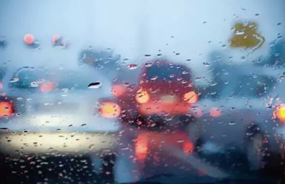 深圳線路板廠：雨天這么駕車，您家里人造嗎？