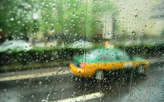 深圳線路板廠：雨天這么駕車，您家里人造嗎？