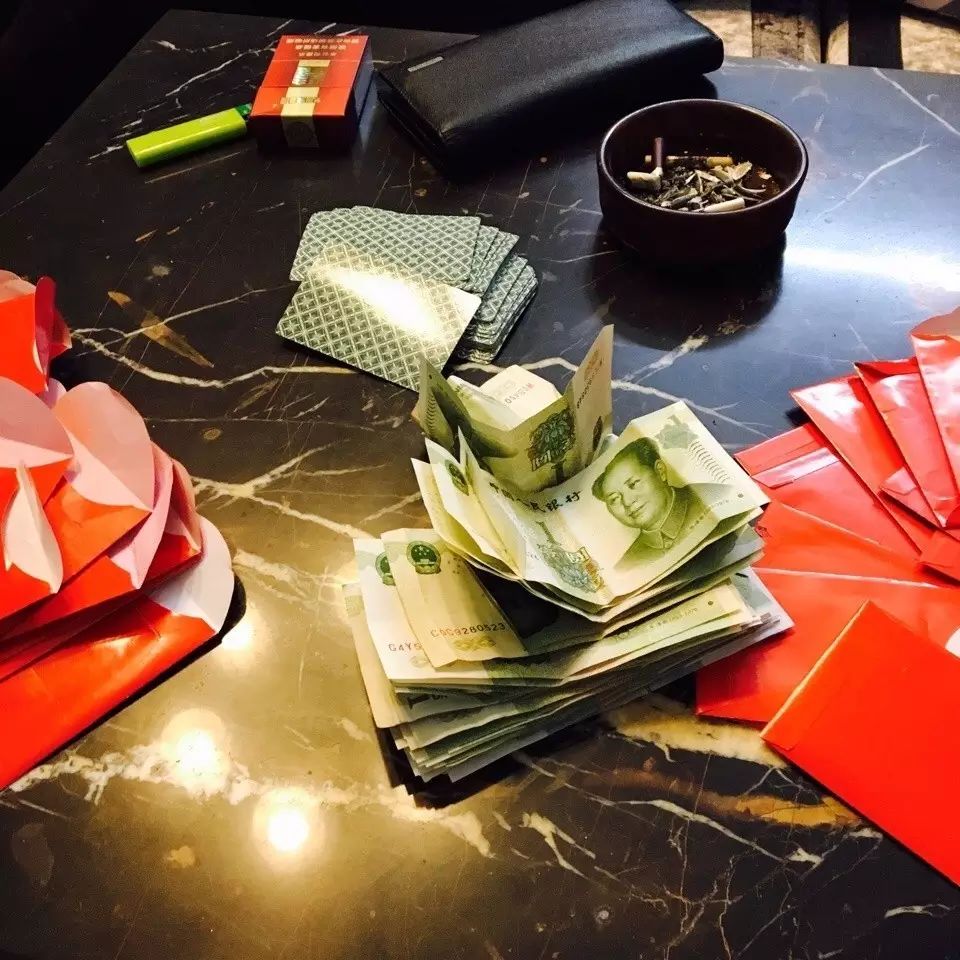 同事結(jié)婚只給100紅包，線路板廠小編都覺得尷尬，結(jié)果&hellip;廣東人的評論亮了，哈哈哈
